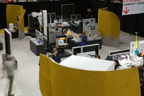 Cette année, la scénographie en mouvement de présentation Etoiles de l’Observeur du design 2018 a été réalisée par les designers Patrick Jouin et Christophe Thélisson, ex-élèves de l’ENSCI.