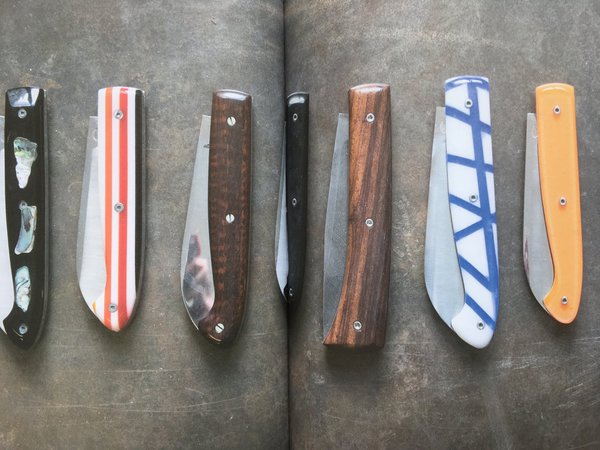 Ballerait & Taquet ancien scénariste de films d'animation et consultant en informatiques sont devenus forgerons couteliers, ils ont donné à Paris son couteau régional "Le parisien"  surnommé le couteau du gentleman de l'apéro ... tout un programme!