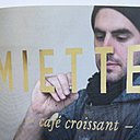 Peintre en lettres Julien Raout est passionné par la lettre depuis l'enfance, le "Studio 6 lettres" est son nom.