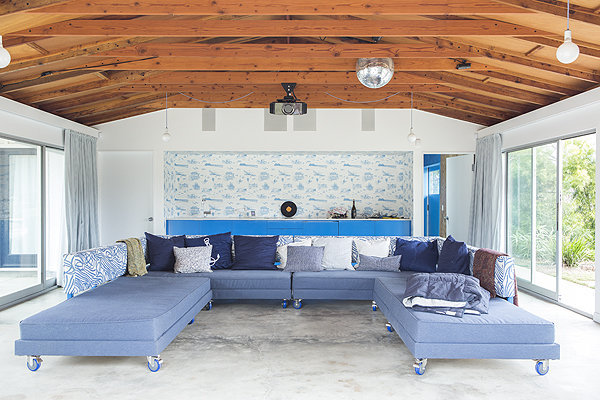 Le mobilier sur roulettes peut être facilement déplacé vers l’extérieur.