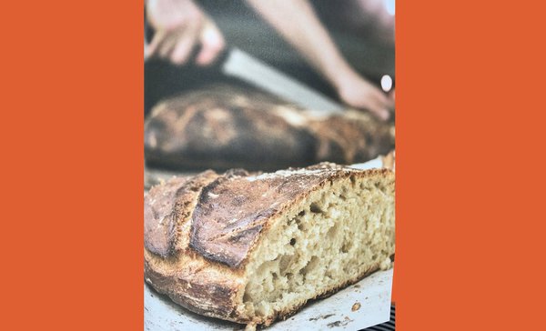 Du pain et des idées son délicieux pain des amis fait déplacer les foules du monde entier dans sa boulangerie du Xème arrondissement, Christophe Vasseur fait du pain mais également de succulentes viennoiseries.