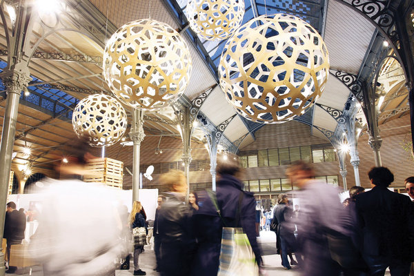 Entre exposition et salon, la Biennale 1.618 est un évènement unique et hybride qui intéresse les professionnels comme le grand public. Pendant 3 jours, elle rassemble des marques et des produits de haute qualité, des solutions innovantes et des acteurs du changement, autour de rencontres, conférences, débats et présentations de nouveautés.