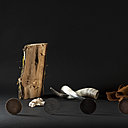 Façon bois, cuir, coquillage ou corne, des matériaux naturels nés de la rencontre entre haute technologie et artisanat d’art. Ces bio-polymères synthétisés en France offrent des qualités supérieures à leurs équivalents naturels. Création Authentic Material.