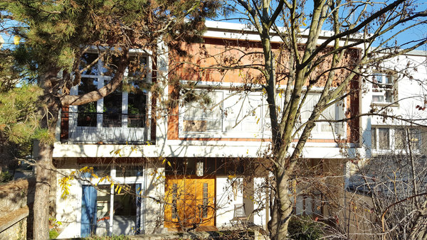 La maison sur deux niveaux totalise une surface globale de 131 m².