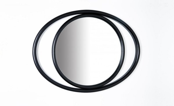 Formes géométriques simples pour le miroir Eyeshine avec cadre en bois cintré (36 x 28 x 2 cm).  Designer : Anki Gneib, à partir de 360 € (www.madeindesign.com).