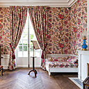 La salle de jeux a été retapissée de « perses » aux motifs floraux multicolores comme Martial Caillebotte l’avait décorée.