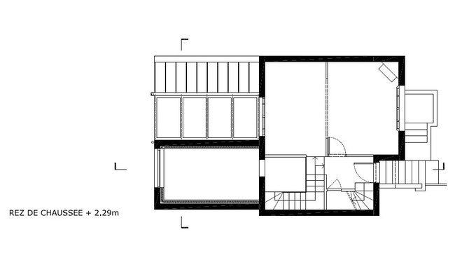 Plan du rez-de-chaussée surélevé : un bureau servant également de chambre d’amis et des rangements.