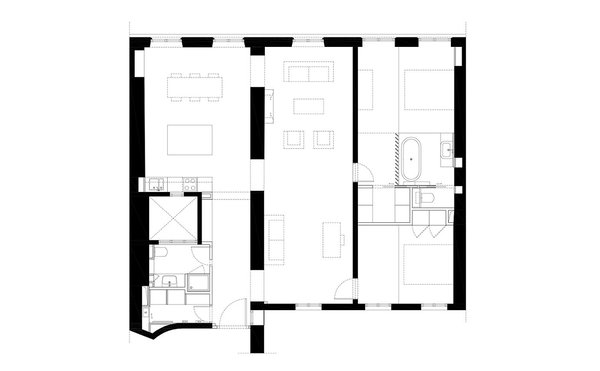 L’appartement de 120 m² est composé d’un grand séjour traversant, d’une cuisine-salle à manger, deux belles chambres, une salle de bains centrale et ouverte sur la chambre principale avec un dressing aménagés entre les deux, une buanderie qui jouxte la cuisine et l’entrée. Près de l’entrée entre la courette et la buanderie, une deuxième salle de bains a été aménagée.