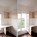 Le mobilier joue avec l’espace avec un plan de travail rabattable pour ce coin bureau qui n’encombre pas l’espace lorsqu’il n’est pas utilisé.