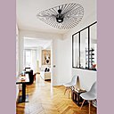 Dans l’entrée, console de Françoise Weill chez Eva & A Design et suspension Vertigo créée Constance Guisset pour Petite Friture Edition. Dans l’entrée, console de Françoise Weill chez Eva & A Design et suspension Vertigo créée Constance Guisset pour Petite Friture Edition.