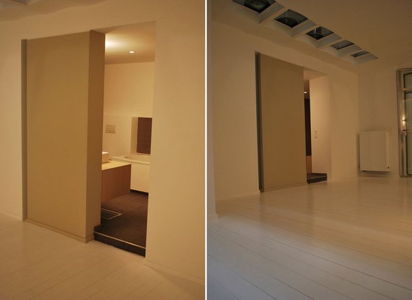 Les espaces semi-ouverts jouent à cache–cache avec l’espace. Le plancher surélevé en sapin a été peint en blanc.