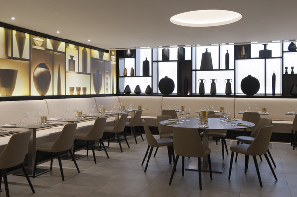 Dans le restaurant, chaises Break chez Bross Italy.