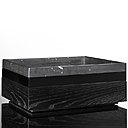 Boîte Montebello monochrome en bois laqué noir, aubergine ou blanc avec fond en marbre Marquinia (L 35 x P 27 x H 14 cm). Création Raphaël Thomas éditions. Boîte Montebello monochrome en bois laqué noir, aubergine ou blanc avec fond en marbre Marquinia (L 35 x P 27 x H 14 cm). Création Raphaël Thomas éditions.