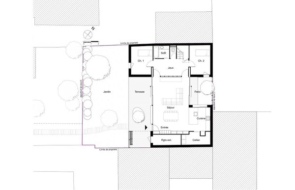 Plan du rez de chaussée: la maison offre un premier niveau de 90 m² largement ouvert sur le jardin.