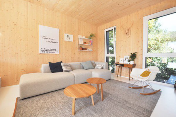 Au salon, on a repris le dessin et les dimensions des ouvertures situées au niveau inférieur.