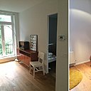 L’appartement est meublé avec des rangements vintage des années 1950 et 60 de style scandinave. Ils ont été achetés à peu de frais dans des brocantes ou chinés sur internet.