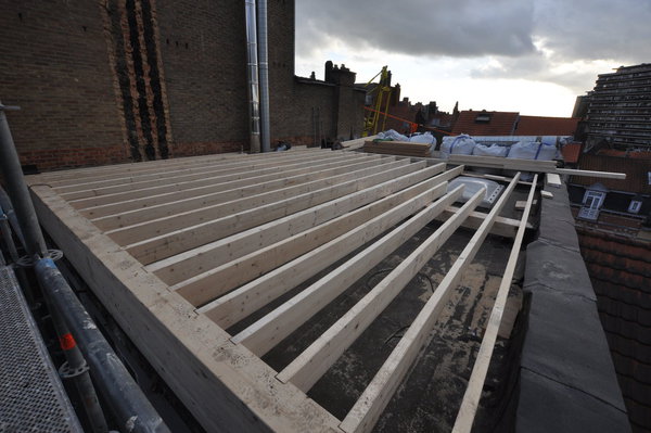Photo de chantier : avancée du montage à la fin de la première journée.