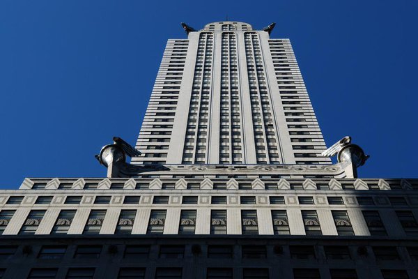 L' Empire State Building est un building Art déco situé à Manhattan au coeur de New York est édifié en 1931 par l'architecte William Frederick Lamb.