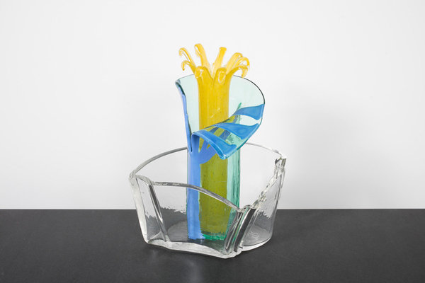 Vase en verre soufflé Trivaso, création Paolo Deganelli éditée par Tribu, 1986.