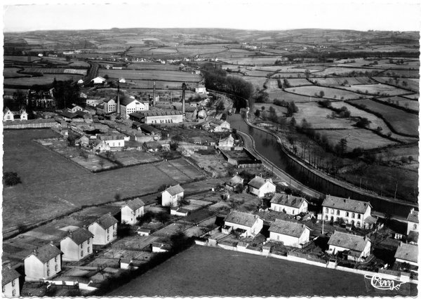 Carte postale de la « vallée de la céramique », créée grâce au percement du canal du Centre qui a généré l’extraction des gisements d’argile de la région.