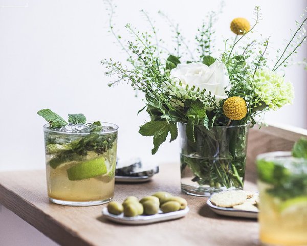Un apéritif en concordance de couleur entre végétal et comestible.