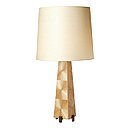 Lampe « Thèbes », création Nicolas Aubagnac, marqueterie de paille, socle en laiton massif, abat-jour en taffetas, estampillée 4A assemblée en étoile, 4080 €.