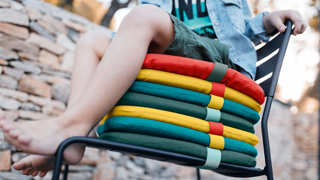 Des couleurs assorties et aux bonnes dimensions des chaises, Galettes outdoor Color mix, à partir de 32,50 €.