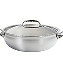 Ce sautoir bombé à bord verseur droit, est idéal pour sauter les petits légumes et les morceaux de viande. Ustensile indéformable en matériau multicouche, aciers inoxydables à l'extérieur et aluminiums à l'intérieur. C’est un matériau hyper réactif. On obtient une montée très rapide en température et un arrêt instantané de la cuisson hors du feu.