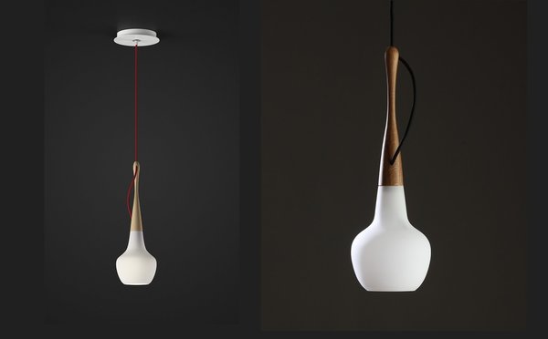 Suspension La Torche CM, référence n° 11.100, adaptée d’un modèle de 1951 caractérisé par un diffuseur en opaline. Existe aussi en applique, références n° 13.100 et n° 11.400. Le pavillon et les pièces tournées ont été redessinés pour se différencier des modèles vintage et gagner en élégance. Le câble électrique en plastique a été remplacé par un câble textile. Création Rispal, 1951.