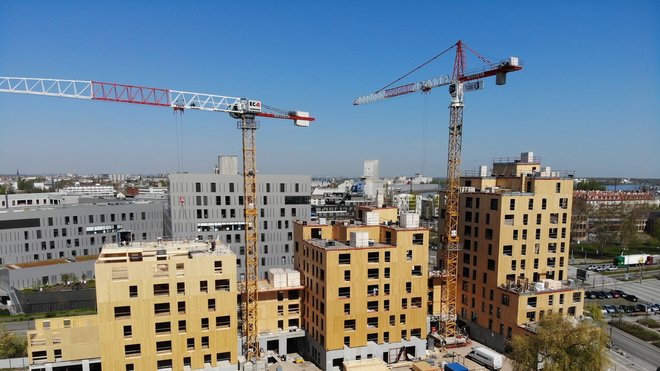 L’un des bâtiments en bois doit culminer à R +11, une hauteur rarement atteinte en France, alors que les autres s’élèveront déjà à R + 8 étages.