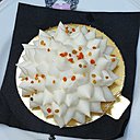 A gauche, un barba Cicak, un gâteau à la lavande, au romarin et à l’huile d’olive, sous un nuage de mascarpone au miel. A goûter sans faute ! A droite, les délicieux bonbons de chocolat de chez Nadalina.