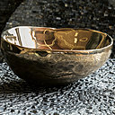 Coupe en fonte de bronze sur plateau de table en mosaïque d’hématite, création Ado Chale.