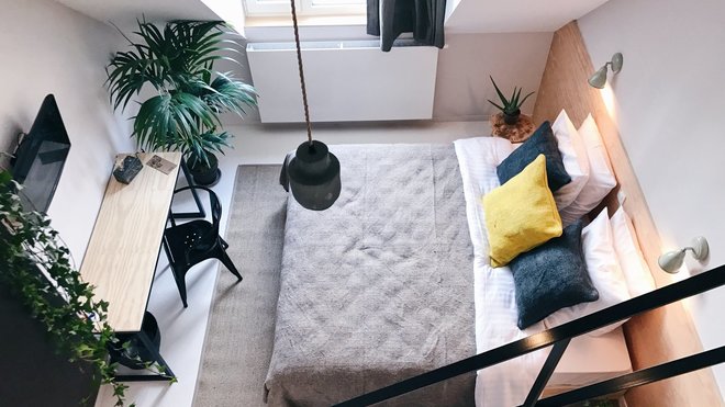 Les chambres spacieuses offrent un espace bureau et des couchages supplémentaires en mezzanine.