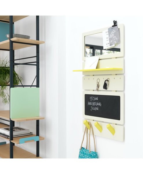 Le meuble d'entrée de Julien, Arnaud et Daniel.