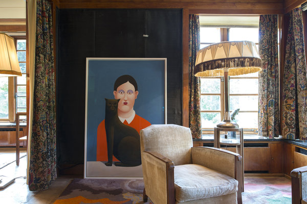 Dans le salon, tableau « Portrait with a Cat » de Nicolas Party.