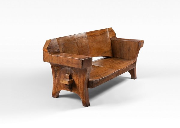 Canapé en vinhatico massif, création Jose Zanine Caldas, vers 1980. Collection Marius Fontana, Rio de Janeiro, Brésil. Courtesy Galerie Chastel-Maréchal.