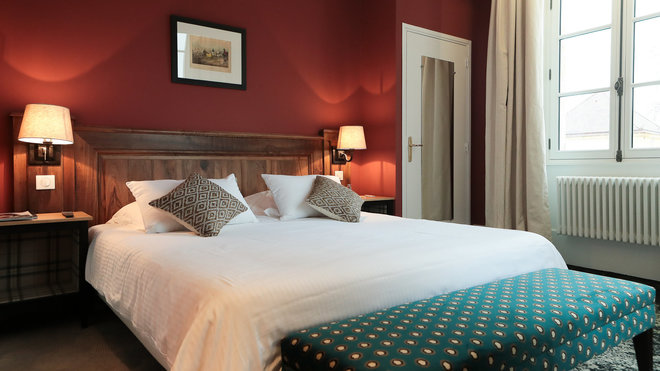 L’une des 32 chambres rénovées, dans une décoration classique et soignée dans l’esprit d’une maison de famille.