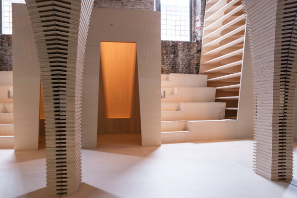 ReCasting, 2018. Contreplaqué de peuplier fraisé CNC et miroirs. Réalisation Alison Brooks Architects. 16ème Biennale Internationale d’Architecture de Venise, Freespace.
