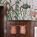 Les appliques en céramique ont été créées par Jean Roger.