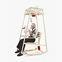 Rocking-Knit « Low-tech Factory », concept artistique mêlant design et humour et chaise à bascule qui transforme l’énergie cinétique du balancement en un mouvement actionnant une machine à tricoter permettant de réaliser un bonnet en laine. Une réflexion sur la paresse et l’art du « rien faire ». Création de l’ECAL, Damien Ludi et Colin Peillex.