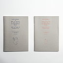 How To Make It Whitout IKEA, carnets qui réunissent tous les bons plans pour réaliser des objets utiles avec ce qu’on a chez soi, pour ne pas filer à la boutique du coin en catastrophe… Le designer récolte des idées, lorsqu’il rencontre des gens par exemple, ou ses propres expériences. Il fait des dessins, des schémas de modes d’emplois, de conception de ses objets, et ensuite il les sélectionne, les synthétise graphiquement et les réunit dans un recueil.