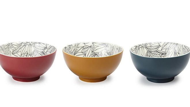 Les motifs de plantes méditerranéennes sont le fil conducteur de la collection. Bols en céramique, existent plusieurs coloris.