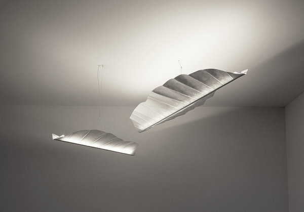 Plume, luminaire sculptural, innovant, inspiré par la force et la légèreté des nervures des insectes et du végétal. Projet développé grâce au VIA. Création Bold design.