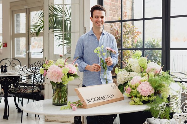 La particularité des bouquets de Bloom and Wild réside dans leur emballage design et packaging plat qui permet un transport optimal des fleurs fraîches en bouton.