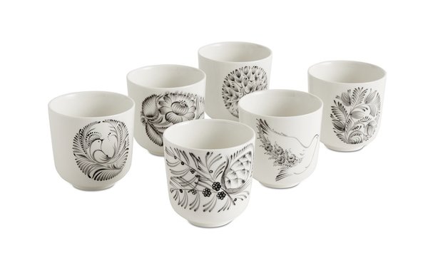 La collection de mugs avec six décors différents, 61 €, les 6 pièces. Collection Nora.