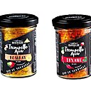 A gauche, Bombay : le sucré salé version indienne, avec cette recette fruitée et épicée qui allie sans complexe mangue, ananas, curry, piment, ail et gingembre. A droite, Texane : ensoleillée, cette recette inspirée des saveurs du Sud des Etats-Unis rappelle les plaisirs d’une cuisine épicée et explosive en bouche : un mélange d’oignon, poivron, curry, coriandre, curcuma, fenouil, piment, cumin, fenugrec, carvi, carottes, tomate et poireau.