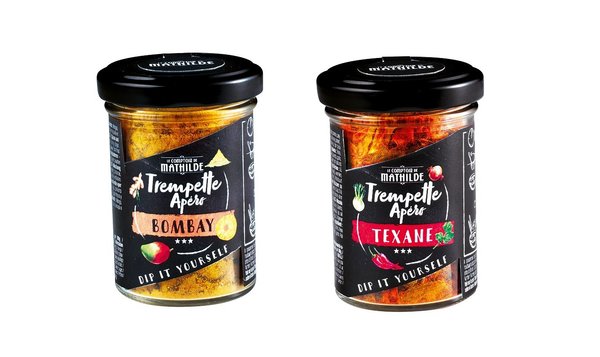 A gauche, Bombay : le sucré salé version indienne, avec cette recette fruitée et épicée qui allie sans complexe mangue, ananas, curry, piment, ail et gingembre. A droite, Texane : ensoleillée, cette recette inspirée des saveurs du Sud des Etats-Unis rappelle les plaisirs d’une cuisine épicée et explosive en bouche : un mélange d’oignon, poivron, curry, coriandre, curcuma, fenouil, piment, cumin, fenugrec, carvi, carottes, tomate et poireau.