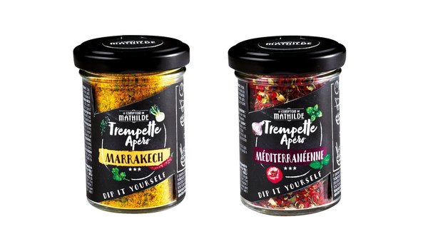 A gauche, Marrakech : une explosion de saveurs déclenchée par le complexe mélange du curry, de la coriandre, du curcuma, fenouil, cumin, fenugrec, carvi, persil, oignon et de la moutarde. Le tout relevé avec une pointe de piment pour un voyage oriental subtil et puissant. A droite, Méditerranéenne : quoi de meilleur qu’un grand classique ? A base de tomate, basilic et origan, cette mixture est tout droit sortie des terres du Sud de la France, là où les produits d’été sont gorgés de soleil.