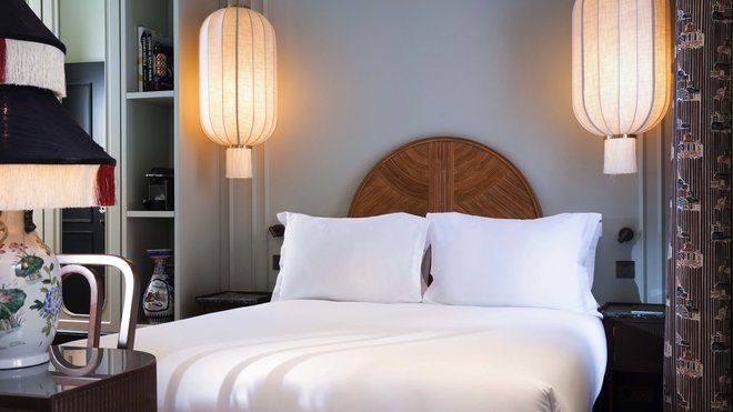 Parfum d’Indochine et d’Extrême-Orient dans les chambres qui mixent les styles.