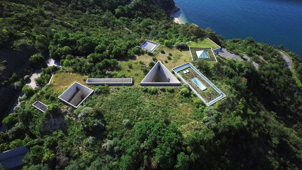 Sur l’île de Naoshima, une architecture souterraine qui dialogue avec le paysage pour le musée d’art de Chichu (2004).